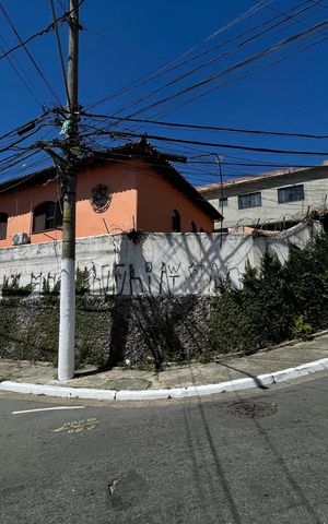 Casa à venda com 309m², 2 quartos e 2 vagas Casa à venda com 309m², 2 quartos e 2 vagasFachada