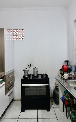 Casa à venda com 165m², 5 quartos e 2 vagas Casa à venda com 165m², 5 quartos e 2 vagasCozinha