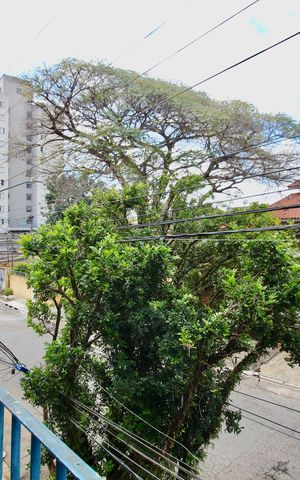 Casa à venda com 165m², 5 quartos e 2 vagas Casa à venda com 165m², 5 quartos e 2 vagasVaranda