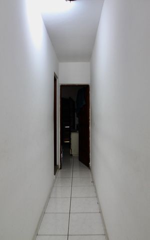 Casa à venda com 165m², 5 quartos e 2 vagas Casa à venda com 165m², 5 quartos e 2 vagasCorredor