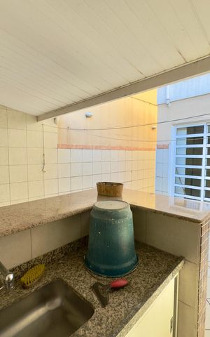 Casa à venda com 180m², 3 quartos e 3 vagas Casa à venda com 180m², 3 quartos e 3 vagasChurrasqueira