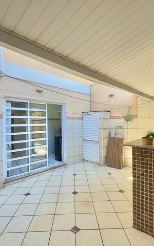 Casa à venda com 180m², 3 quartos e 3 vagas Casa à venda com 180m², 3 quartos e 3 vagasQuintal