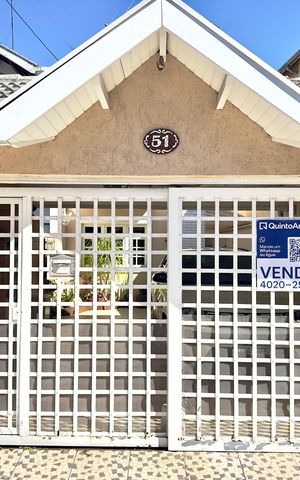 Casa à venda com 180m², 3 quartos e 3 vagas Casa à venda com 180m², 3 quartos e 3 vagasPlaca instalada na fachada do imóvel