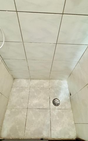 Casa à venda com 180m², 3 quartos e 3 vagas Casa à venda com 180m², 3 quartos e 3 vagasBanheiro 2