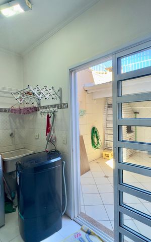 Casa à venda com 180m², 3 quartos e 3 vagas Casa à venda com 180m², 3 quartos e 3 vagasÁrea de Serviço