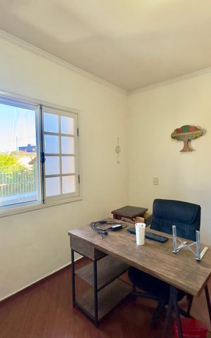 Casa à venda com 180m², 3 quartos e 3 vagas Casa à venda com 180m², 3 quartos e 3 vagasQuarto 2
