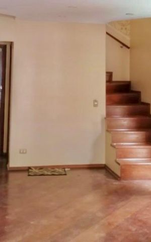 Casa à venda com 180m², 3 quartos e 3 vagas Casa à venda com 180m², 3 quartos e 3 vagasSala