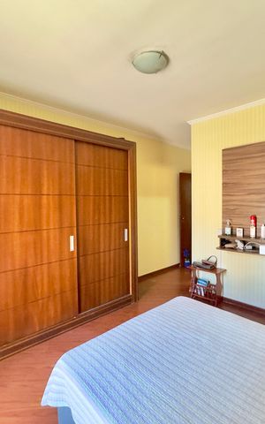 Casa à venda com 180m², 3 quartos e 3 vagas Casa à venda com 180m², 3 quartos e 3 vagasQuarto 3