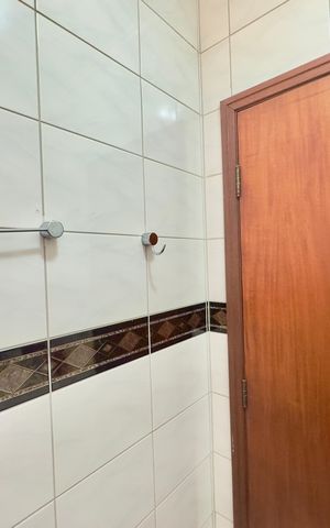 Casa à venda com 180m², 3 quartos e 3 vagas Casa à venda com 180m², 3 quartos e 3 vagasBanheiro 2