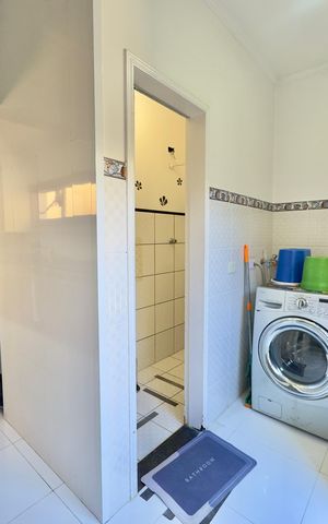 Casa à venda com 180m², 3 quartos e 3 vagas Casa à venda com 180m², 3 quartos e 3 vagasÁrea de Serviço