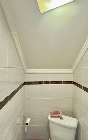 Casa à venda com 180m², 3 quartos e 3 vagas Casa à venda com 180m², 3 quartos e 3 vagasBanheiro 4