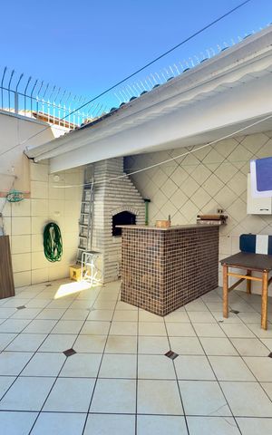 Casa à venda com 180m², 3 quartos e 3 vagas Casa à venda com 180m², 3 quartos e 3 vagasQuintal