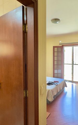 Casa à venda com 180m², 3 quartos e 3 vagas Casa à venda com 180m², 3 quartos e 3 vagasQuarto 3