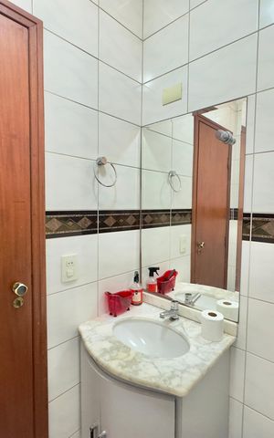 Casa à venda com 180m², 3 quartos e 3 vagas Casa à venda com 180m², 3 quartos e 3 vagasBanheiro 2