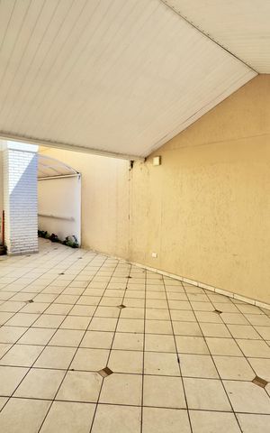 Casa à venda com 180m², 3 quartos e 3 vagas Casa à venda com 180m², 3 quartos e 3 vagasGaragem