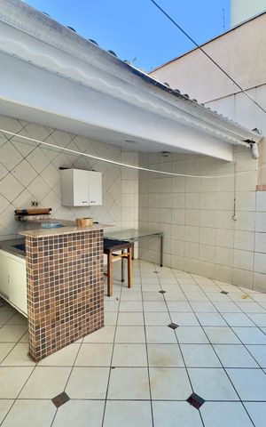 Casa à venda com 180m², 3 quartos e 3 vagas Casa à venda com 180m², 3 quartos e 3 vagasChurrasqueira