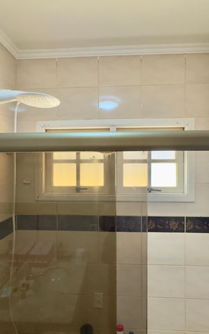 Casa à venda com 180m², 3 quartos e 3 vagas Casa à venda com 180m², 3 quartos e 3 vagasBanheiro 1