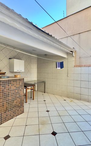 Casa à venda com 180m², 3 quartos e 3 vagas Casa à venda com 180m², 3 quartos e 3 vagasQuintal