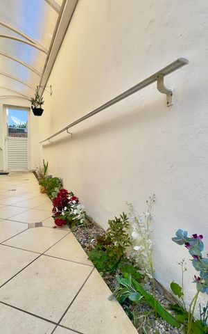 Casa à venda com 180m², 3 quartos e 3 vagas Casa à venda com 180m², 3 quartos e 3 vagasGaragem