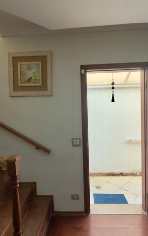 Casa à venda com 180m², 3 quartos e 3 vagas Casa à venda com 180m², 3 quartos e 3 vagasSala