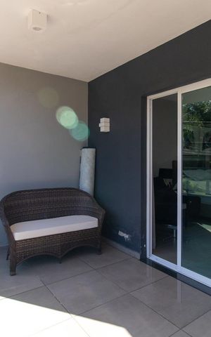 Casa de condomínio para alugar com 360m², 3 quartos e 2 vagas Casa de condomínio para alugar com 360m², 3 quartos e 2 vagasVaranda
