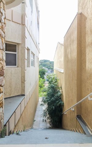 Casa à venda com 600m², 8 quartos e 5 vagas Casa à venda com 600m², 8 quartos e 5 vagasQuintal
