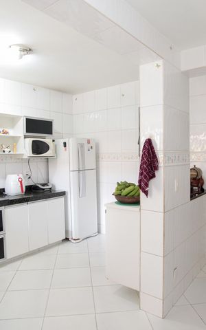 Casa à venda com 242m², 3 quartos e 2 vagas Casa à venda com 242m², 3 quartos e 2 vagasCozinha e Área de Serviço