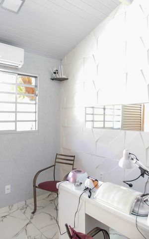 Casa à venda com 242m², 3 quartos e 2 vagas Casa à venda com 242m², 3 quartos e 2 vagasEscritório
