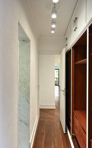 Apartamento à venda com 163m², 3 quartos e 3 vagasArmário da Suíte  2