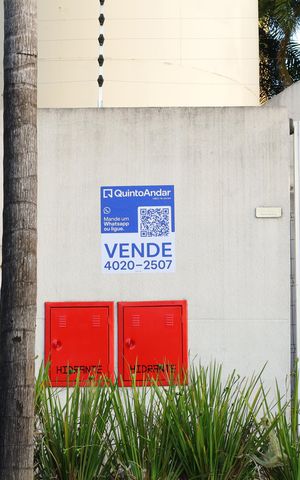 Apartamento à venda com 34m², 2 quartos e sem vagaPlaca GRANDE instalada na fachada do condomínio, dia 02.09.2026 - Código da placa: UKLP-583