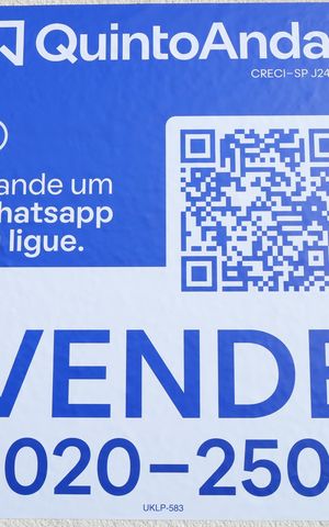Apartamento à venda com 34m², 2 quartos e sem vagaPlaca GRANDE instalada na fachada do condomínio, dia 02.09.2026 - Código da placa: UKLP-583