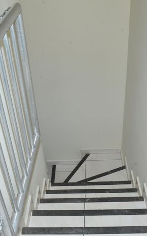 Casa para alugar com 95m², 3 quartos e 1 vagaEscada