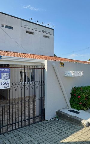 Casa à venda com 180m², 3 quartos e 2 vagas Casa à venda com 180m², 3 quartos e 2 vagasFachada