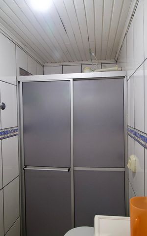 Casa à venda com 180m², 3 quartos e 2 vagas Casa à venda com 180m², 3 quartos e 2 vagasBanheiro 2