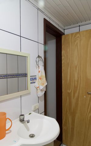 Casa à venda com 180m², 3 quartos e 2 vagas Casa à venda com 180m², 3 quartos e 2 vagasBanheiro 2