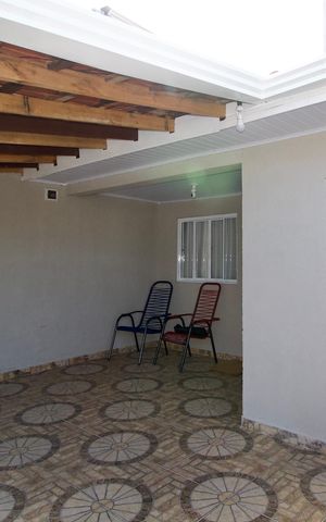 Casa à venda com 180m², 3 quartos e 2 vagas Casa à venda com 180m², 3 quartos e 2 vagasVaranda