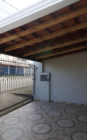 Casa à venda com 180m², 3 quartos e 2 vagas Casa à venda com 180m², 3 quartos e 2 vagasVaranda