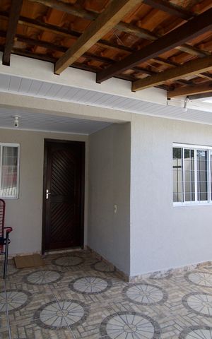 Casa à venda com 180m², 3 quartos e 2 vagas Casa à venda com 180m², 3 quartos e 2 vagasVaranda