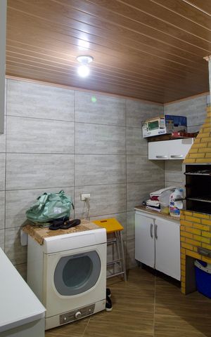 Casa à venda com 180m², 3 quartos e 2 vagas Casa à venda com 180m², 3 quartos e 2 vagasChurrasqueira