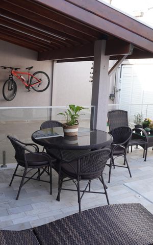 Casa à venda com 200m², 3 quartos e 2 vagasPiscina