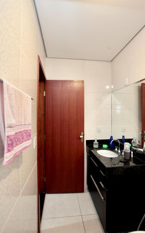 Casa à venda com 168m², 3 quartos e 2 vagas Casa à venda com 168m², 3 quartos e 2 vagasBanheiro da Suíte