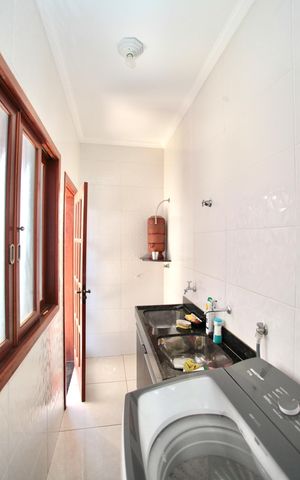 Casa à venda com 168m², 3 quartos e 2 vagas Casa à venda com 168m², 3 quartos e 2 vagasCozinha e Área de Serviço