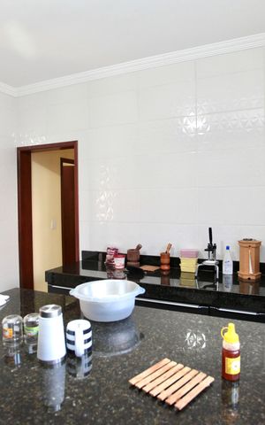 Casa à venda com 168m², 3 quartos e 2 vagas Casa à venda com 168m², 3 quartos e 2 vagasCozinha e Área de Serviço