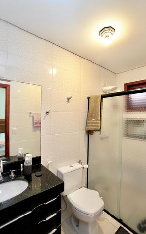 Casa à venda com 168m², 3 quartos e 2 vagas Casa à venda com 168m², 3 quartos e 2 vagasBanheiro da Suíte