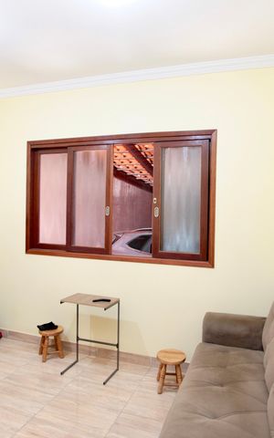 Casa à venda com 168m², 3 quartos e 2 vagas Casa à venda com 168m², 3 quartos e 2 vagasSala