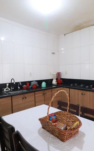Casa para alugar com 350m², 4 quartos e 4 vagasCozinha 