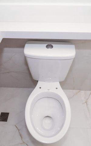 Casa à venda com 86m², 2 quartos e 2 vagasBanheiro da Suíte 1