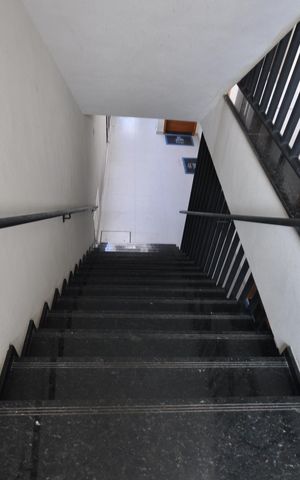 Apartamento para alugar com 27m², 1 quarto e sem vagaEscada de acesso