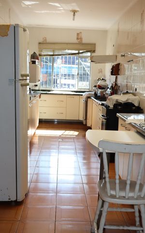 Casa à venda com 250m², 3 quartos e 2 vagasÁrea de Serviço