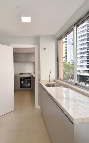 Apartamento à venda com 139m², 3 quartos e 1 vagaÁrea de Serviço